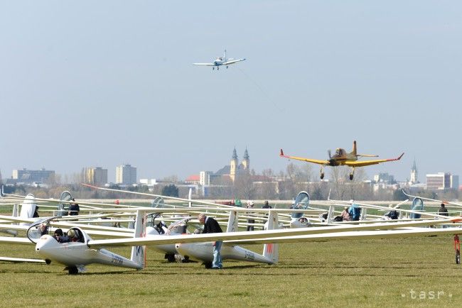 Bezmotorové lietanie: Divok na FCC Gliding tretí v kategórii 15 m