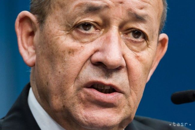 Le Drian: Vytvárajú sa podmienky na porážku a likvidáciu Dáišu