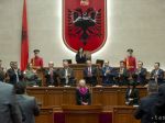 Albánsky parlament pozastavil Berishovi mandát, môže za to jeho výzva