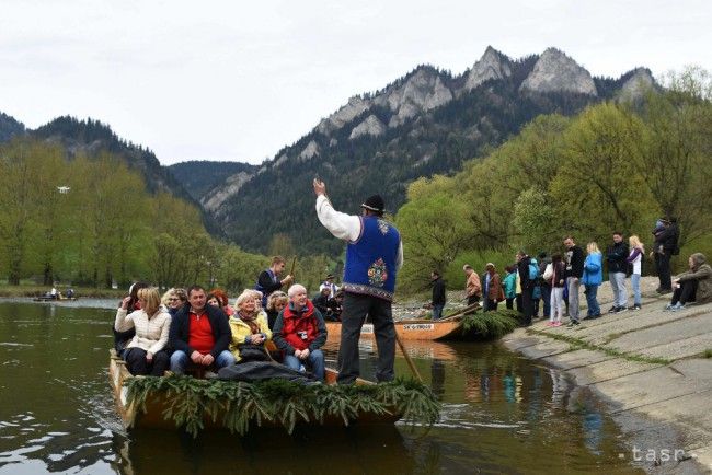 VIDEO: Splavom po Dunajci pltníci otvorili letnú turistickú sezónu