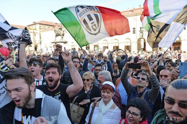 Juventus piatykrát v rade šampiónom Serie A, Neapol prehral s AS Rím