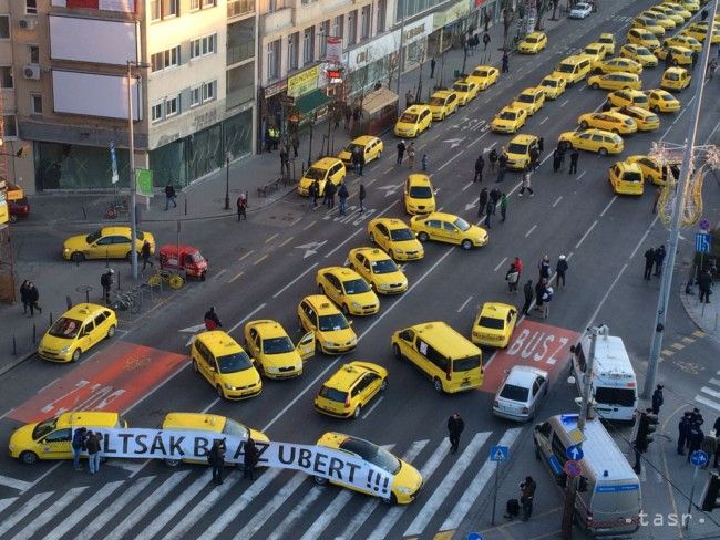 Budapeštianski taxikári sa zhromaždili, aby protestovali proti Uber