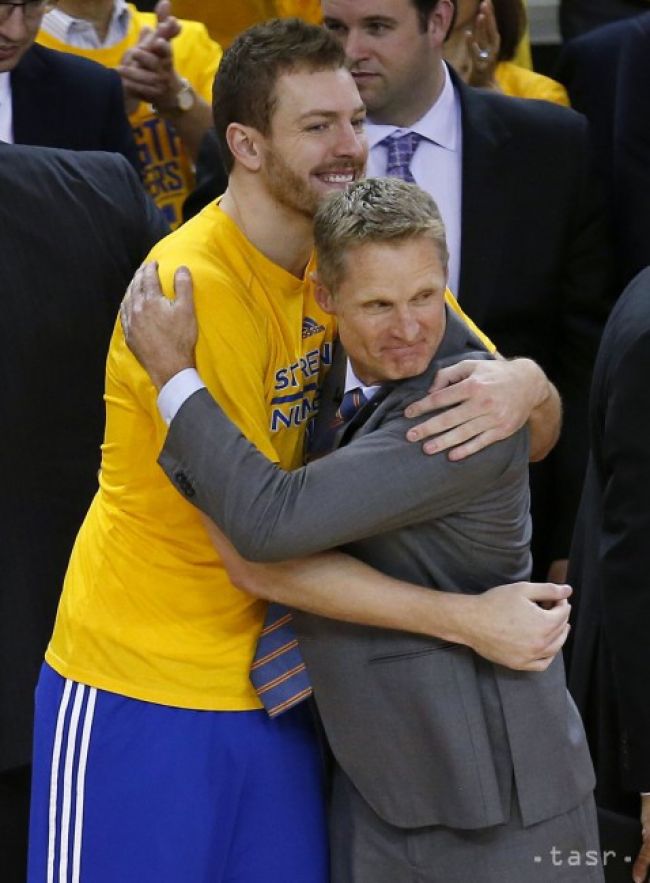 Trénerom roka v zámorskej NBA sa stal Steve Kerr