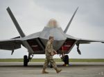 V Litve pristáli dve najmodernejšie americké stíhačky F-22 Raptor