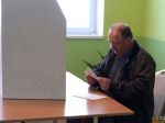 Srbská volebná komisia anulovala výsledky volieb v niektorých obvodoch