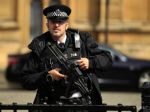Británia: Prokuratúra obvinila dvoch mužov z financovania terorizmu