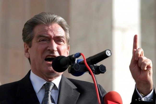 Albánskeho expremiéra zažalovali za výzvu k nelegálnemu vyzbrojovaniu
