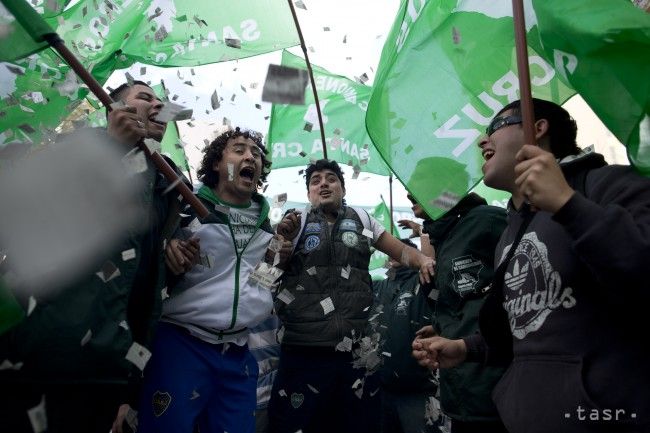 VIDEO: Tisíce Argentínčanov demonštrovali proti prepúšťaniu a inflácii