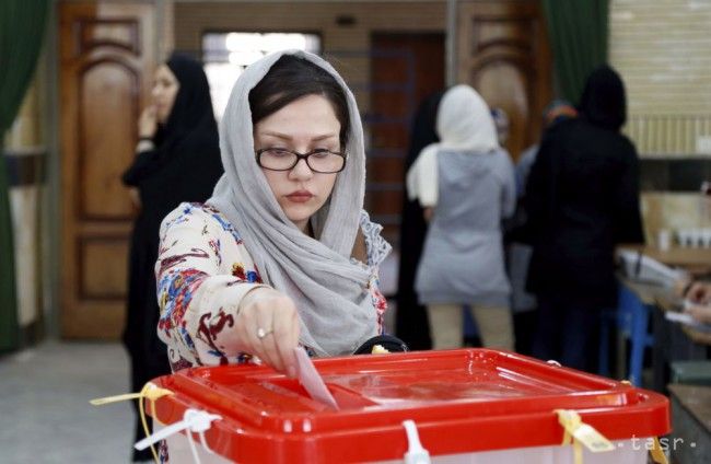 Irán:Voľby vyhrali reformisti a umiernení. V parlamente väčšinu nemajú
