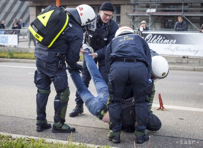 AfD podporil Klaus. Snem sprevádzali strety aktivistov s políciou