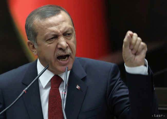 Erdogan obvinil Rusko z vyzbrojovania kurdských militantov