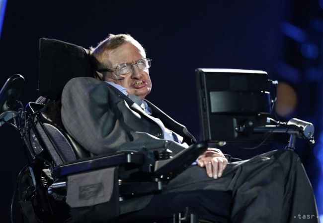 Stephen Hawking nechápe Trumpovu popularitu a je proti odchodu z EÚ
