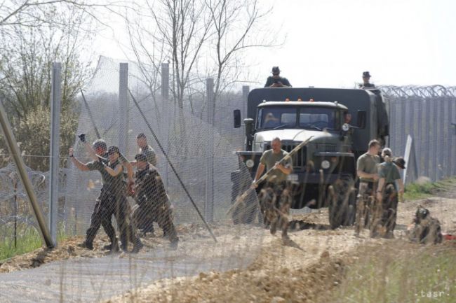 Maďarské hranice narušilo od vlaňajšieho septembra 13. 338 cudzincov