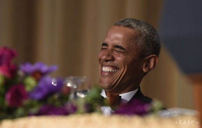 Obama si na večeri zavtipkoval na Trumpov účet