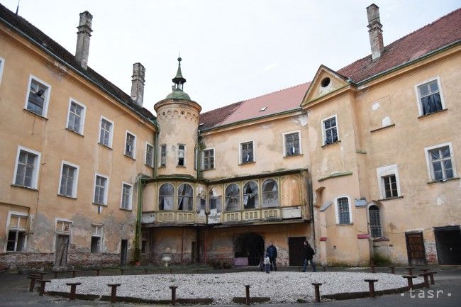 Hlohovecký zámok dostali do prenájmu dobrovoľníci