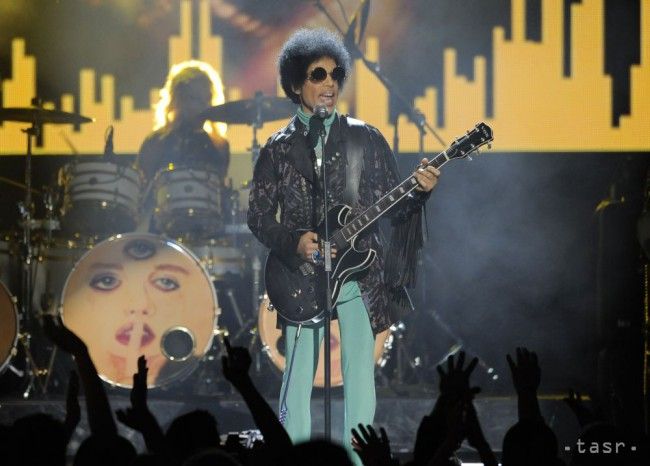 Prince trpel niekoľko mesiacov pred smrťou bolesťami žalúdka a hrdla
