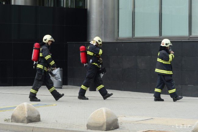 Horí hala v Zohore, zasahuje 19 hasičov
