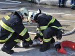 V Bratislave horí chatka, zasahuje 13 hasičov