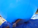 Video: V prepichnutom balóne sa zjaví muž
