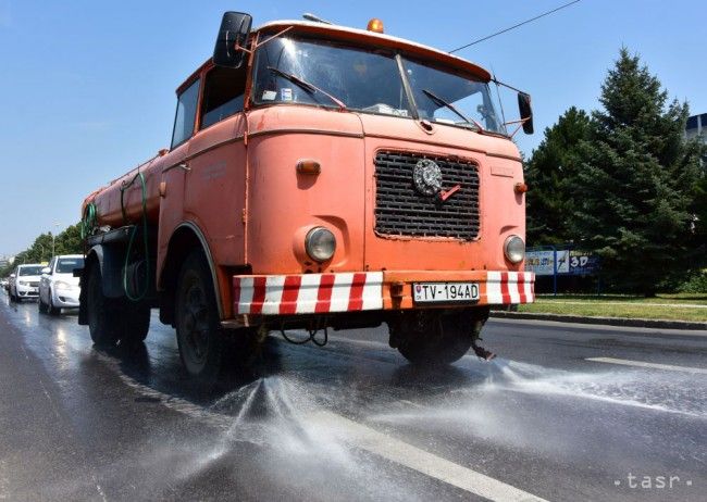 V Prievidzi počas horúčav budú kropiť ulice, chcú využiť novú techniku