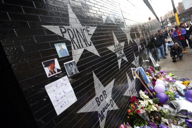 V Los Angeles sa spomínalo na Princea, nechýbal ani Stevie Wonder