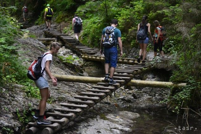 VIDEO: V Slovenskom raji začali sezónu túrou do Sokolej rokliny