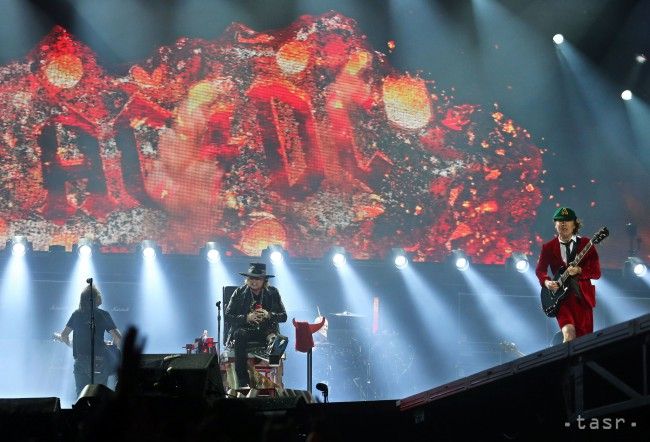 VIDEO: Axl Rose a AC/DC nadchli na koncerte v Lisabone 55.000 divákov