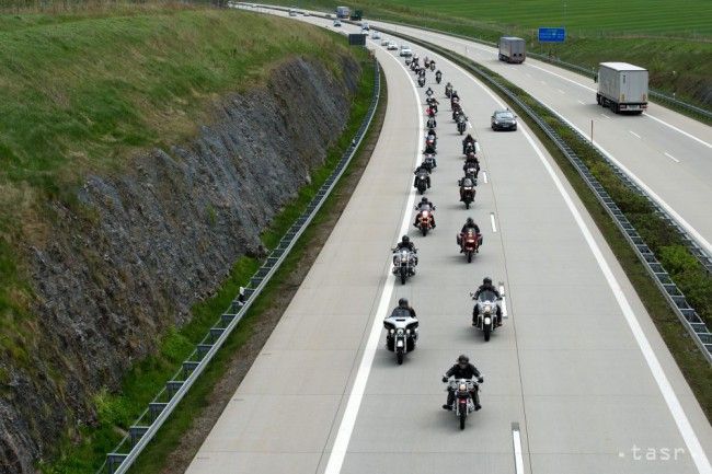 Ruský motorkársky gang Noční vlci dorazil do Berlína