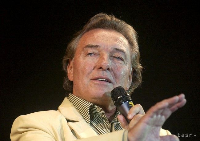 Karel Gott má za sebou operáciu brušnej dutiny. Cíti sa dobre, odkázal