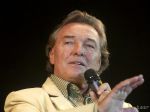 Karel Gott má za sebou operáciu brušnej dutiny. Cíti sa dobre, odkázal