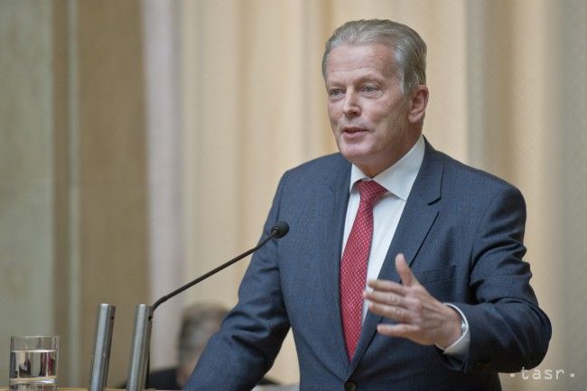 Vedenia rakúskej vlády sa dočasne ujal vicekancelár Mitterlehner