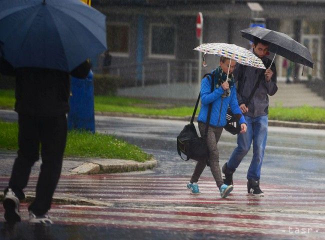 V utorok bude polooblačno a na západe miestami aj prehánky