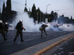 Grécka polícia použila pri výtržnostiach v Idomeni slzotvorný plyn