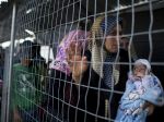 Utečenci v provizórnom tábore na letisku začali hladovku