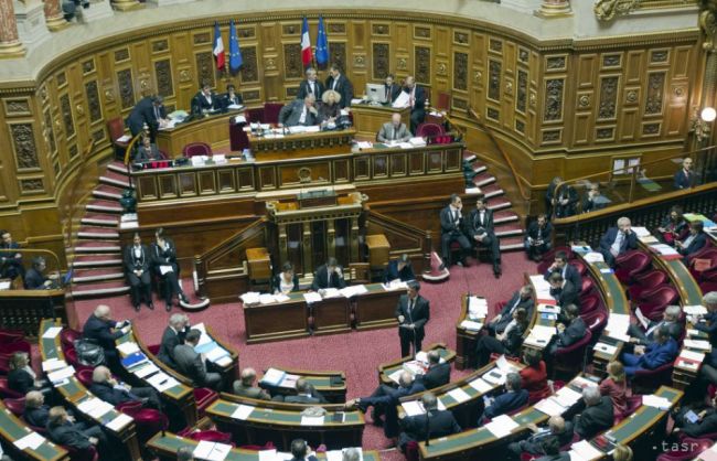 Francúzska vláda čelí hlasovaniu o nedôvere