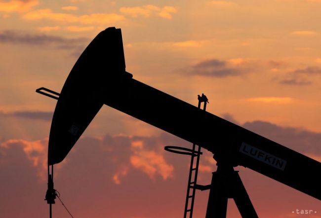 Rast zásob v ropnom uzle USA znížil ceny ropy