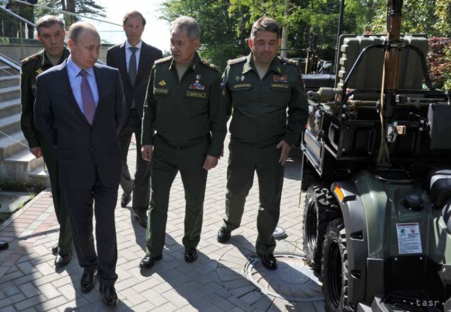 VIDEO: Putin sa nedostal do nového vojenského auta, kľučka sa odtrhla