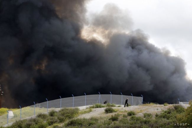 V Španielsku evakuovali 9000 ľudí kvôli požiaru na skládke pneumatík