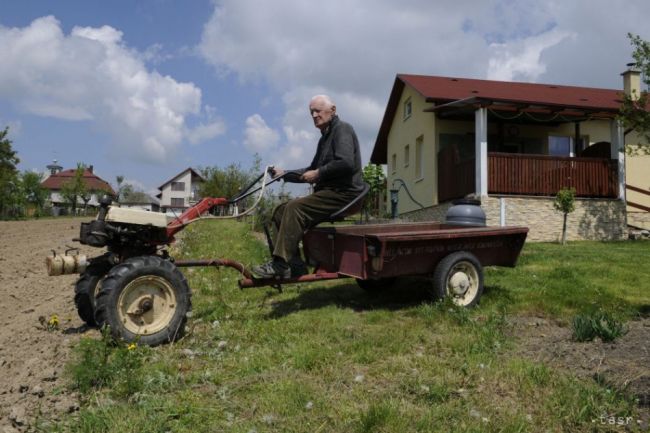 Obyvatelia obce Teriakovce prešli od pluhu k IT technológiám