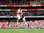 Arsenal zdolal Aston Villu a stal sa vicemajstrom. Hetrik Girouda