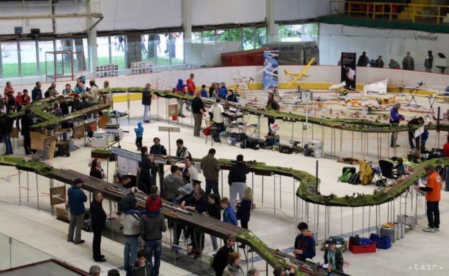 Zhotovili 150-metrovú zmenšeninu železničnej trate na hornej Nitre
