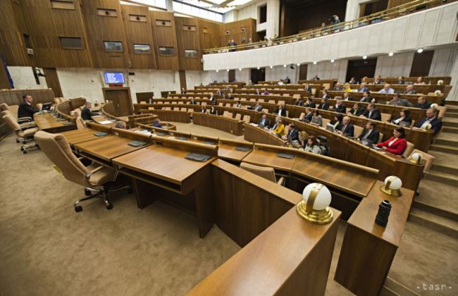 V utorok zasadne parlament, schôdza bude patriť najmä opozícii