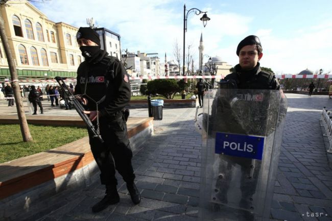 Pri výbuchu doma vyrobenej nálože sa v Istanbule zranili štyria ľudia