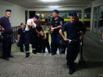 V zbernom tábore bodol Afganec svojho mladšieho krajana do brucha