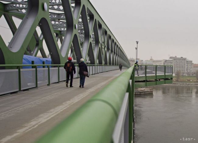 Chodci a cyklisti by cez Starý most mohli prejsť už koncom týždňa