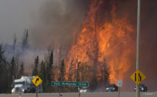 V provincii Alberta kvôli požiaru opäť evakuovali stovky ľudí