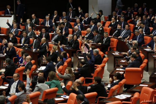 Turecko: Zrušenie imunity nezískalo dvojtretinovú poslaneckú podporu