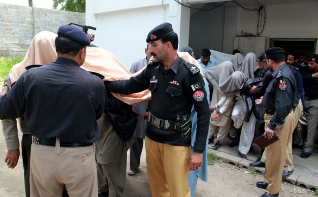 Pri bombovom útoku v Pešávare zahynul policajt