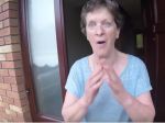 Video: Syn prekvapil mamu nečakanou návštevou