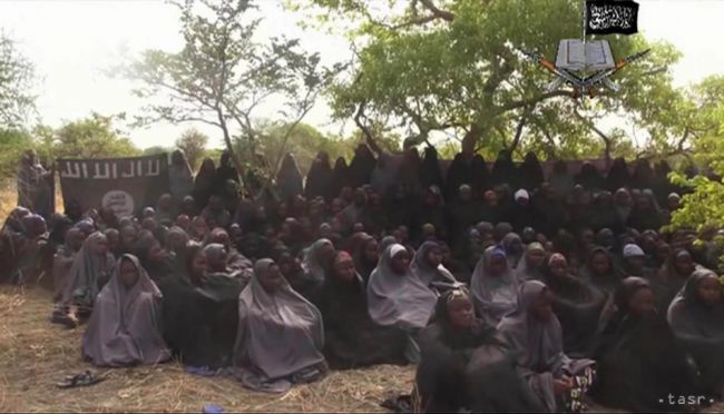Oslobodená školáčka z Chiboku sa stretla s nigérijským prezidentom